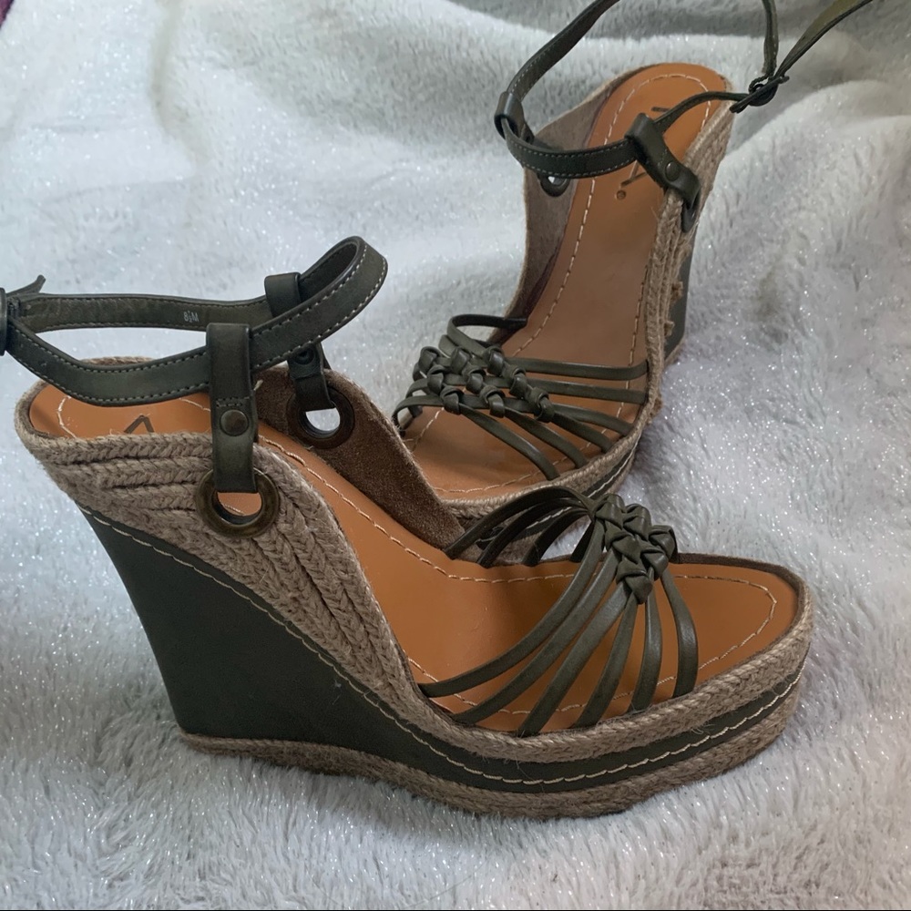 NWOT MIA WEDGE